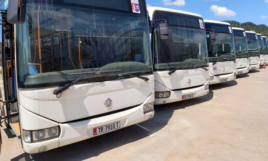 Brenda vitit program kombëtar për transportin publik dhe parkimet